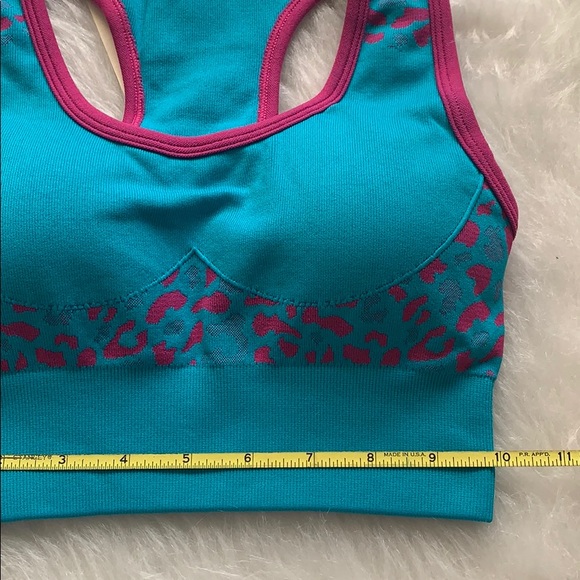 2 Piece Animal Print Seamless Yoga Set - Picture 4 of 9